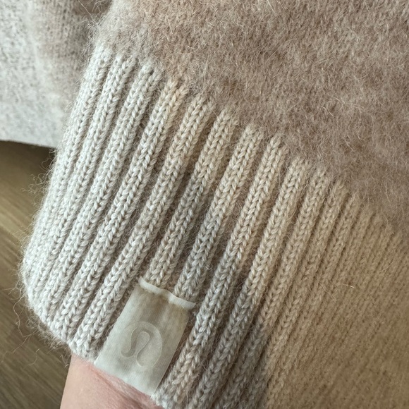 Lululemon Cozy V-Neck Pullover Sweater, size XS. NWOT - Picture 3 of 4